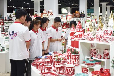 瓷韵匠心传文脉 青春逐梦绘新篇——记“追梦者”实践队的德化白瓷文化传承与产业创新之旅